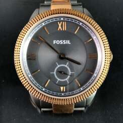 Armbanduhr: "FOSSIL". Edelstahl gebürstet und bicolor. Mineralglas. Ungetragen aus Uhrmachernachlaß. Tadellos.