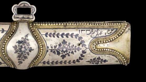 Prunkvoller Shamshir mit vergoldetem Silberbeschlägen und Scheide, kaukasisch mit Datierung. - photo 8