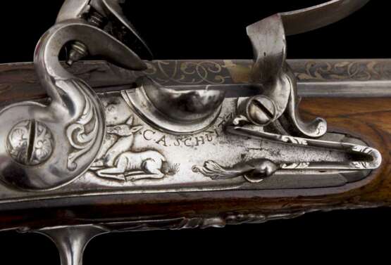 Ein Paar eisengeschnittene Steinschlosspistolen von Caspar Schultz deutsch um 1720. - фото 5