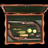 Ein Paar Perkussions-Pistolen im Kasten, deutsch oder Belgien um 1840. - фото 1