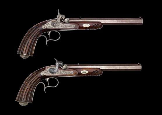 Ein Paar Perkussions-Pistolen im Kasten, deutsch oder Belgien um 1840. - photo 2