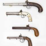 Konvolut von vier Perkussions-Pistolen, England und Belgien 19. Jahrhundert. - photo 2