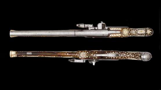 Radschlosspistole mit verbeintem Schaft, deutsch oder Teschen um 1660. - photo 3