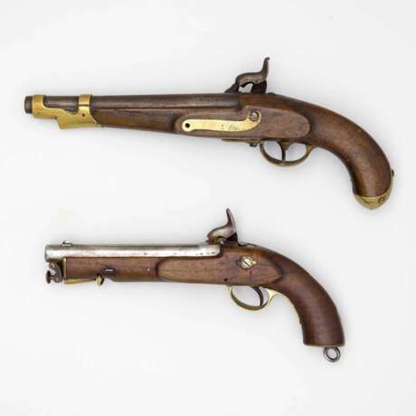 Großbritannien, zwei militärische Perkussionspistolen 19. Jahrhundert. - Foto 2