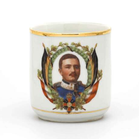 Patriotische Tasse mit Bildnis von Kaiser Karl I. und Franz-Joseph Orden. - фото 1