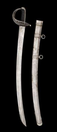 Säbel M 1845 für Offiziere der Kavallerie mit breiter Erbklinge und Scheide. - Foto 2