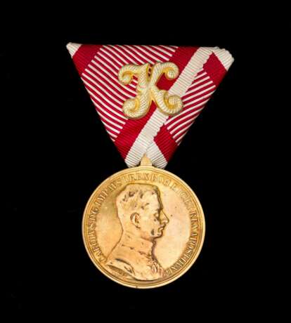 Goldene Tapferkeitsmedaille Karl I. mit Band für Offiziere. - photo 1