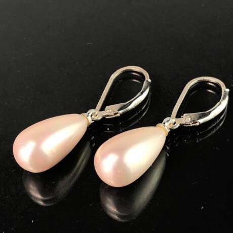 Elegante Ohrhänger: Tropfenförmige Perle in Creme-farben. Silber. - photo 1