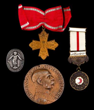 Weltkrieg, Konvolut von 4 Abzeichen und Medaille deutsch - Österreich - Türkei. - photo 1