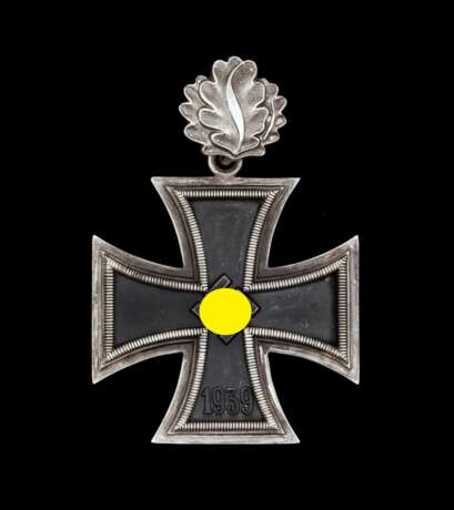 Ritterkreuz des Eisernen Kreuzes 1939 mit Eichenlaub im Etui. - Foto 2