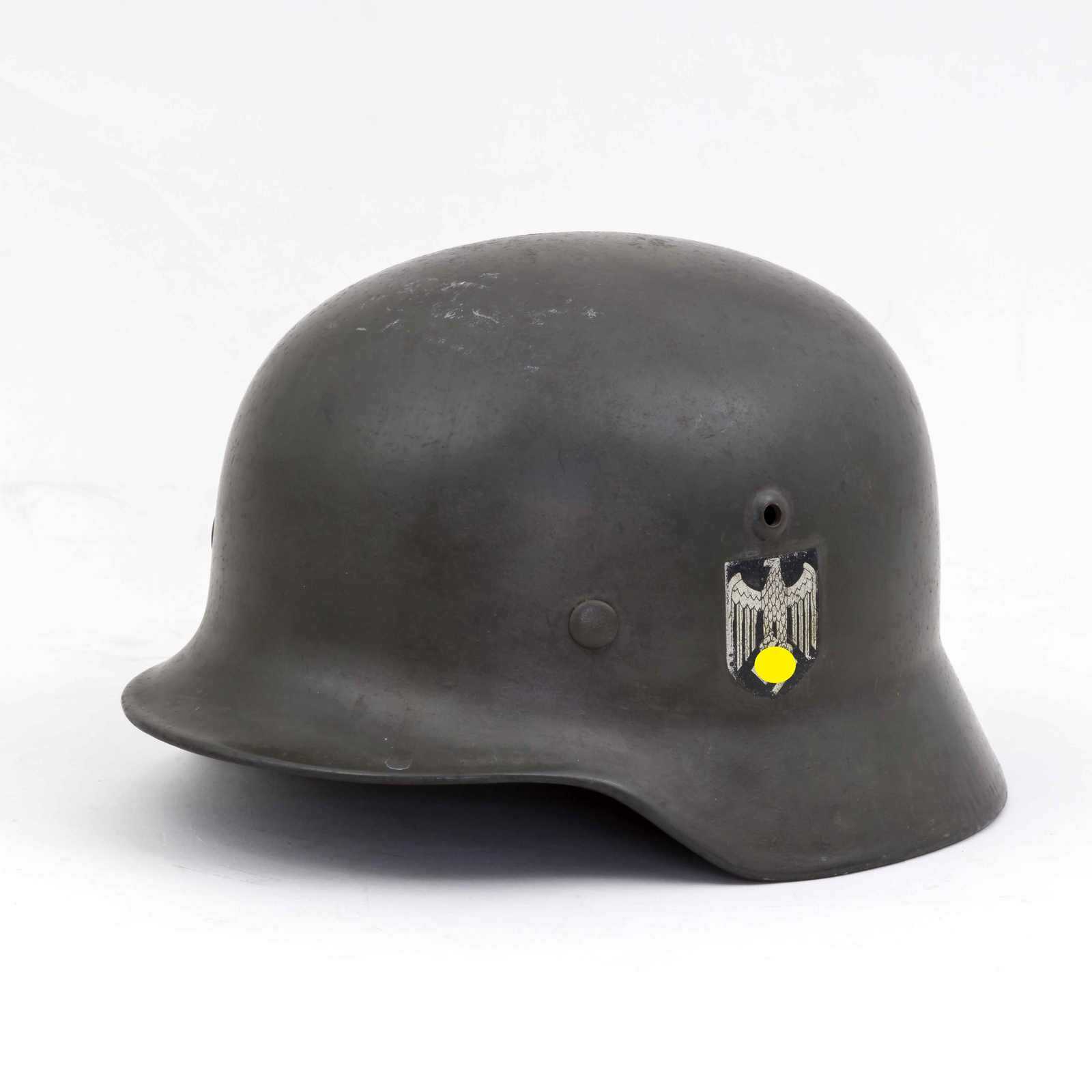 Wehrmacht, Stahlhelm M 35 mit beiden Abzeichen Heer.