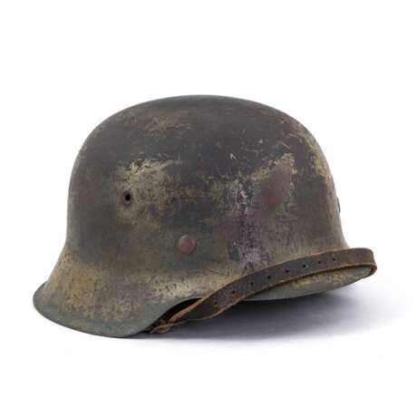 Wehrmacht, Stahlhelm M 42 mit Normandie-Tarnung. - Foto 2