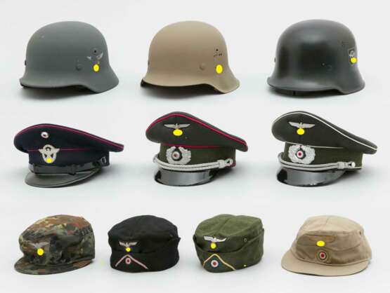Konvolut von 10 Kopfbedeckungen Wehrmacht. - Foto 1