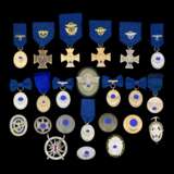 Konvolut von Abzeichen und Auszeichnungen staatlicher Organisationen 1933-1945. - фото 1