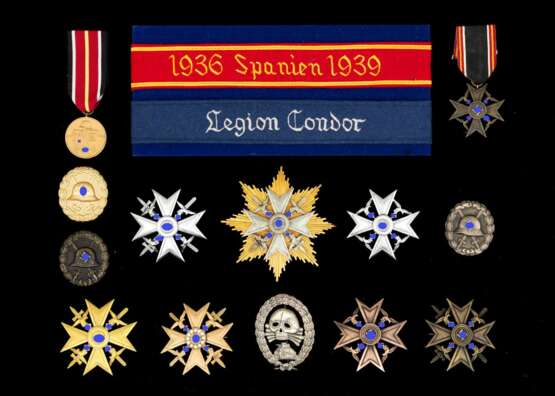 Konvolut von Auszeichnungen und Ärmelbändern Legion Condor. - фото 1