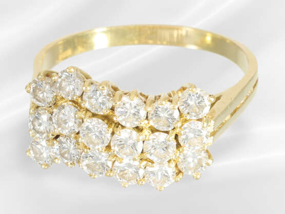 Ring: 18K gold ring set with brilliant-cut diamond… - photo 2