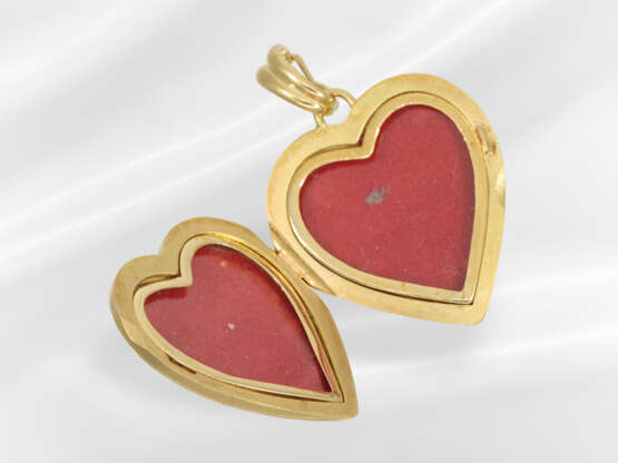 Pendant: heart-shaped vintage medallion pendant se… - photo 5