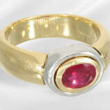 Ring: solid 18K gold ring with ruby setting, appro… - photo 2