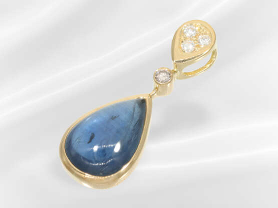 Pendant: handcrafted from 18K gold with sapphire a… - фото 2
