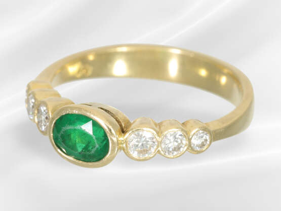 Ring: beautiful emerald/brilliant-cut diamond gold… - фото 2