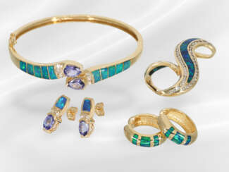 Bangle/pendant/earrings: extremely beautiful jewel…