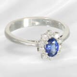Ring: fine white gold sapphire/brilliant-cut diamo… - photo 2