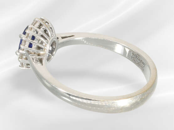 Ring: fine white gold sapphire/brilliant-cut diamo… - photo 4
