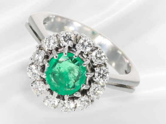 Ring: well-preserved white gold emerald/brilliant-… - фото 1