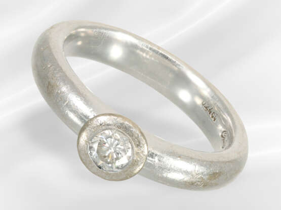 Ring: modern and solid brilliant-cut diamond ring … - photo 1