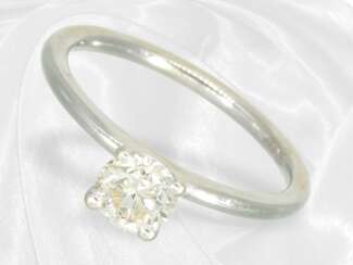 Ring: Moderner Solitär-Brillant-Goldschmiedering, …