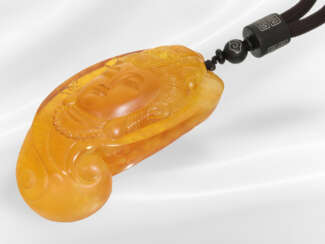 Chain/necklace: rare amber carving "Buddha", attac…