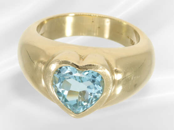 Ring: solidly crafted gold ring with heart-shaped … - photo 3