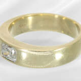 Ring: solid gold ring with fine cushion-cut diamon… - photo 3