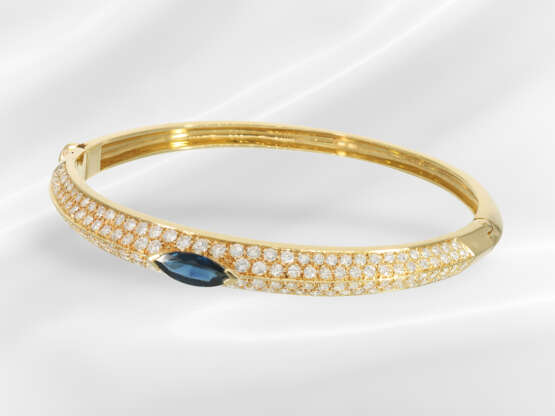 Bangle: modern sapphire/brilliant-cut diamond gold… - photo 3
