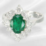 Ring: white gold, like new and decorative emerald/… - photo 2