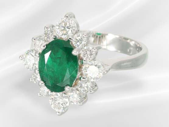 Ring: white gold, like new and decorative emerald/… - photo 3