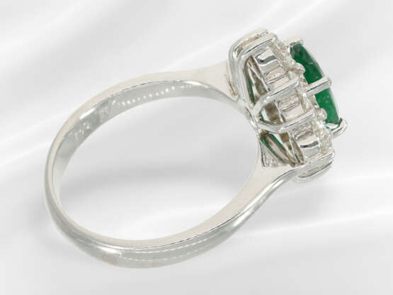 Ring: white gold, like new and decorative emerald/… - photo 5