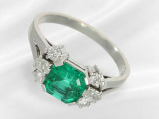 Ring: very fine emerald/brilliant-cut diamond ring…