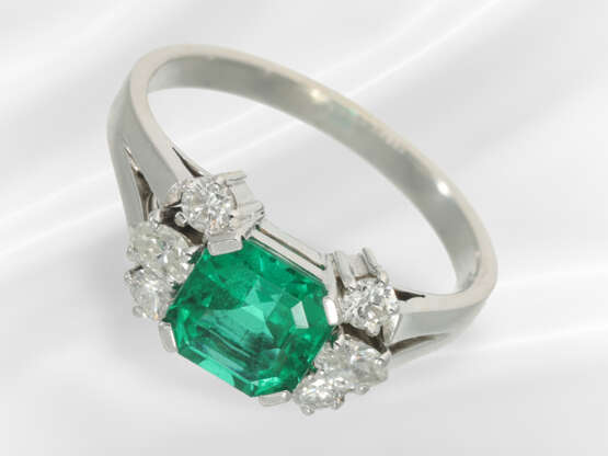 Ring: very fine emerald/brilliant-cut diamond ring… - photo 1