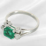 Ring: very fine emerald/brilliant-cut diamond ring… - photo 2