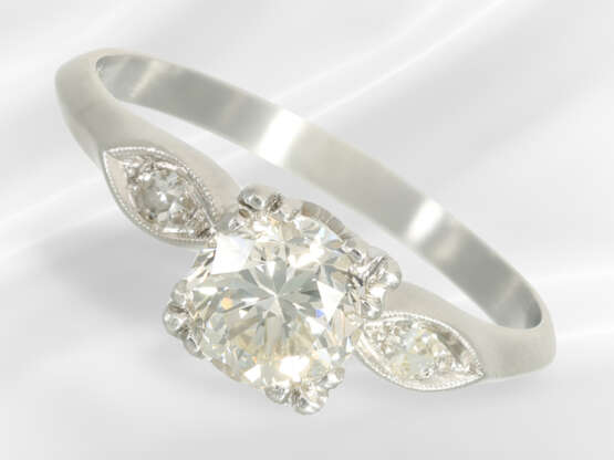Ring: fine platinum ring with a brilliant-cut diam… - photo 1