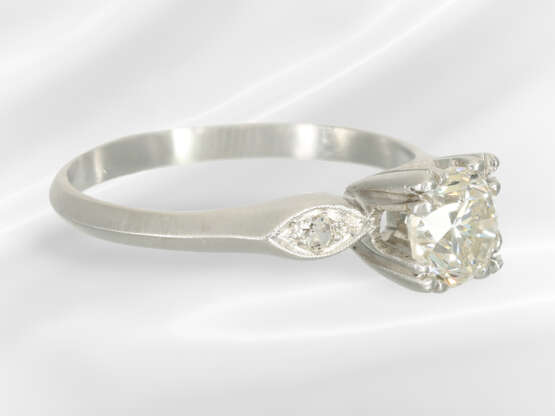 Ring: fine platinum ring with a brilliant-cut diam… - photo 5