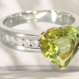 Ring: modern platinum ring with large green sphene… - фото 2