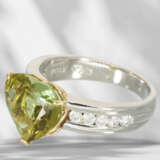 Ring: modern platinum ring with large green sphene… - фото 5