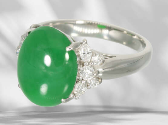 Ring: like new platinum ring with imperial jade in… - фото 2