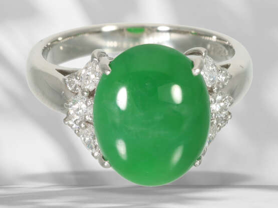 Ring: like new platinum ring with imperial jade in… - photo 3