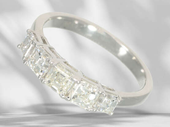 Ring: exceptional gold ring with 5 Asscher-cut dia… - photo 1