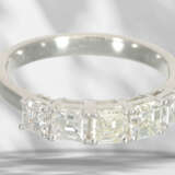 Ring: exceptional gold ring with 5 Asscher-cut dia… - photo 2