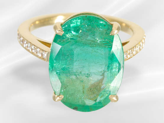 Ring: moderner Goldschmiedering mit großem Smaragd… - Foto 2