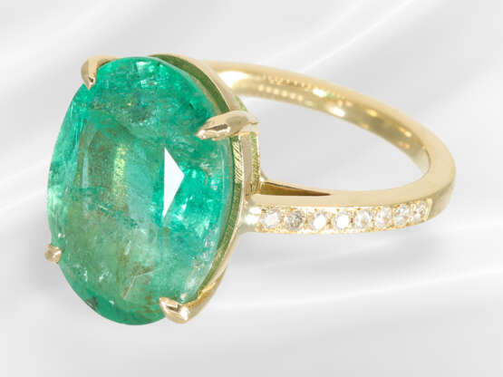 Ring: modern goldsmith ring with large emerald, ap… - photo 4